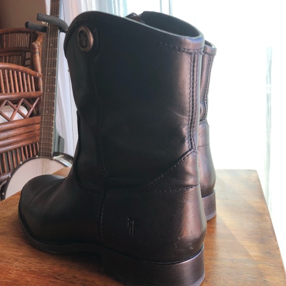 SOLD - FRYE Boots - Melissa Button Short  Size 7.5 - Picture 7 of 7
